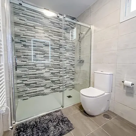 Mediterranean, Pool And Holidays Apartman