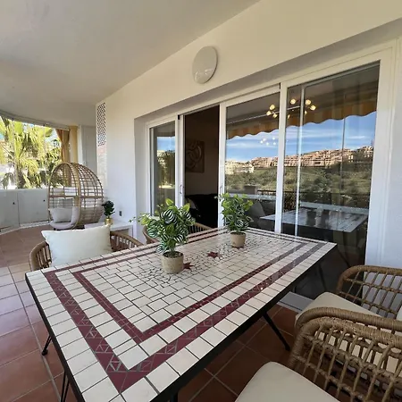 Mediterranean, Pool And Holidays Apartman